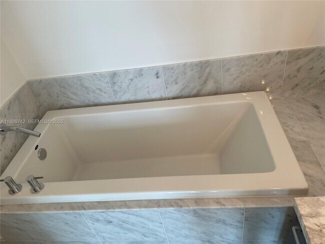 Building Photo - 253 NE 2nd St