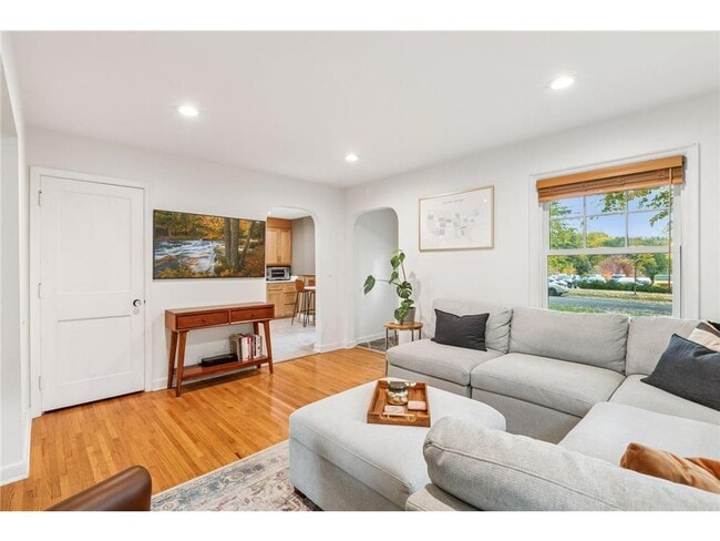 Building Photo - 3040 Hampshire Ave S