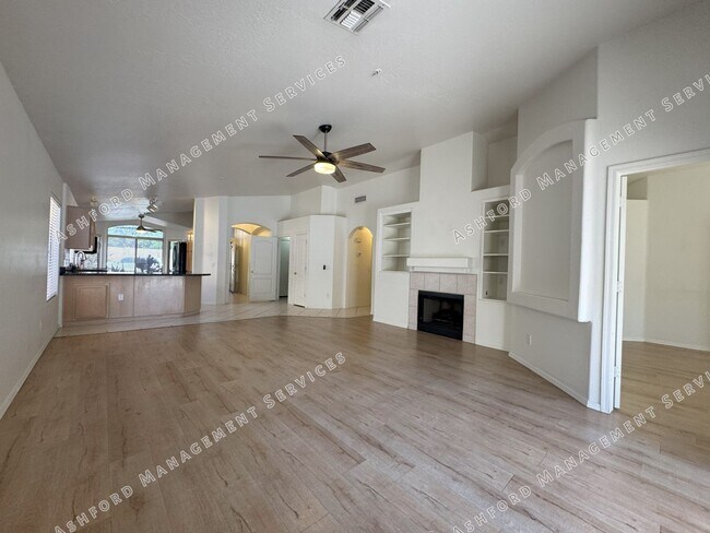 Building Photo - ***MOVE IN SPECIAL!*** BEAUTIFUL 3 BEDROOM...