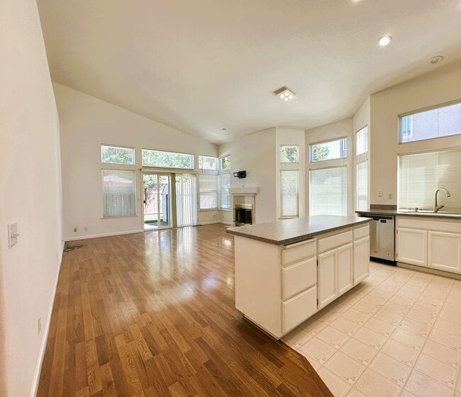 Building Photo - 2172 Dolen Pl