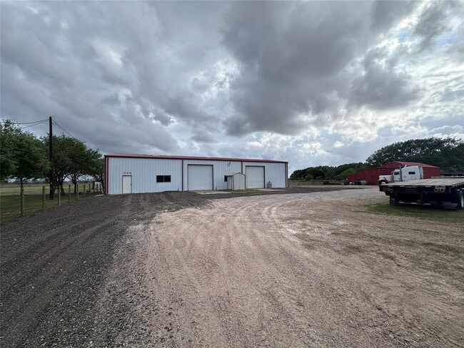 Building Photo - 1204 Co Rd 408