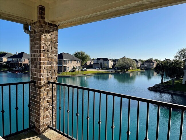 Building Photo - 14303 Tasmania Ct