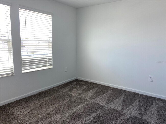 Building Photo - 725 Reggie Rd