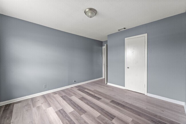 Building Photo - 209 Hyta St