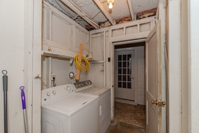 Building Photo - 6130 Afton Ln