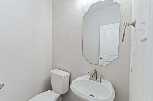 Building Photo - 8021 Scanlan Trl