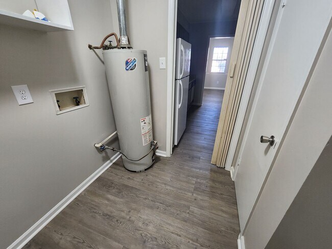 Building Photo - 2924 Henry St