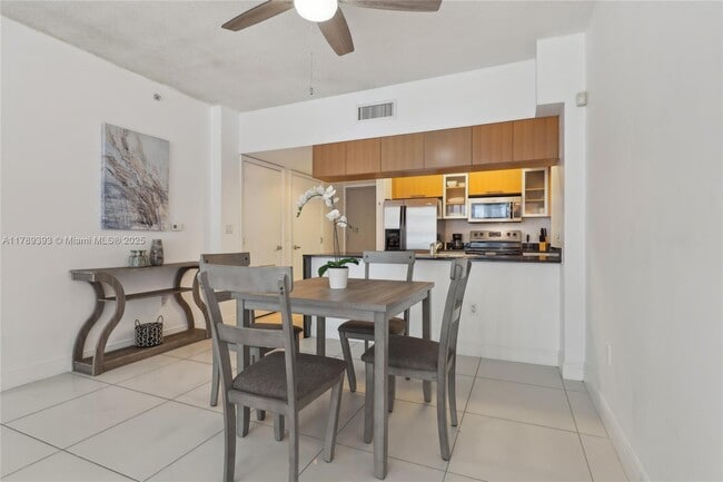 Building Photo - 1750 N Bayshore Dr