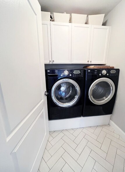 Building Photo - 14042 Oakhill Way