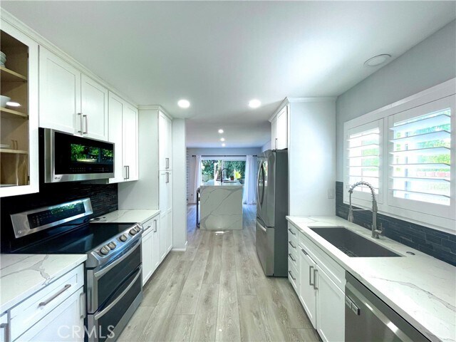Building Photo - 7842 W 79th St
