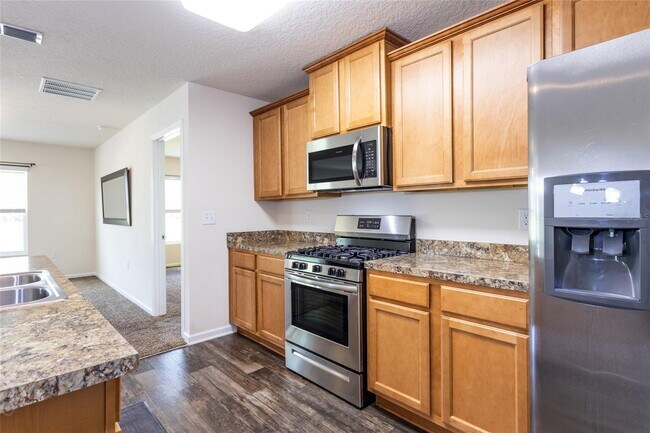 Building Photo - "Charming 3-Bedroom Home with 2 Baths and ...