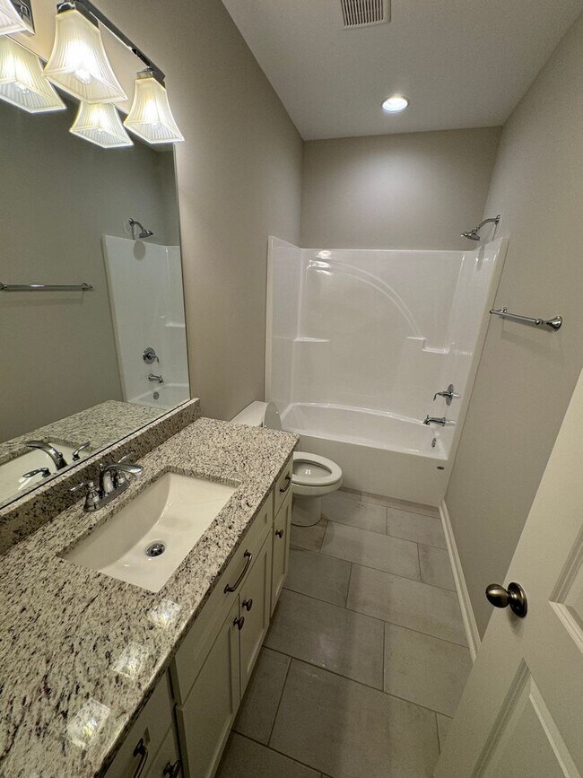 Building Photo - 3B/2B Home Available August 2026!