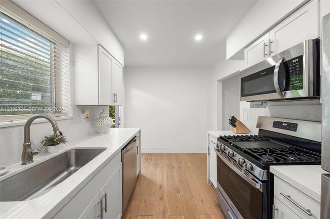 Building Photo - 1125 99th St