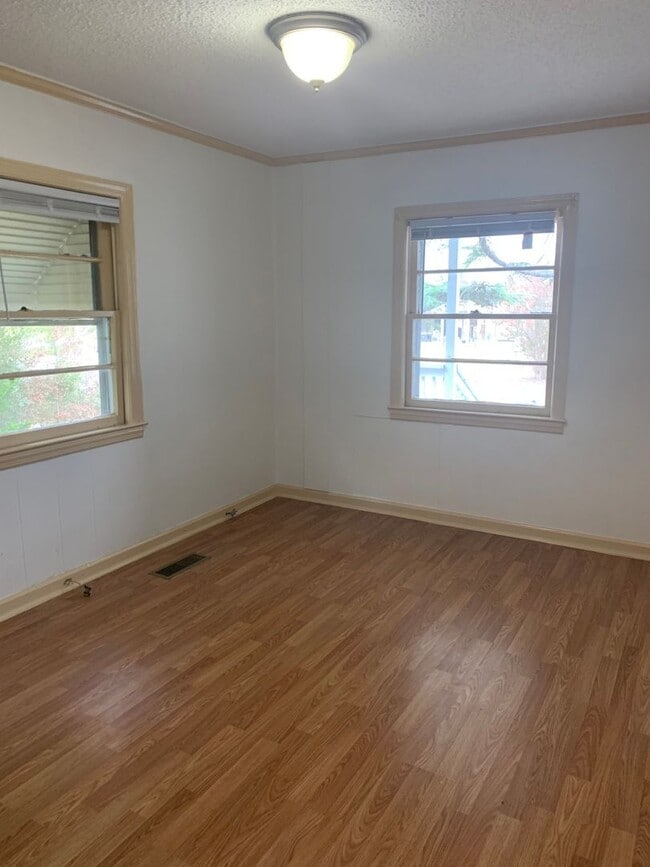 Building Photo - Promise Land North --  Charming 3 bedroom home in heart of Historic Walking District Downtown Mor...