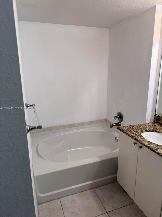 Building Photo - 1830 Radius Dr