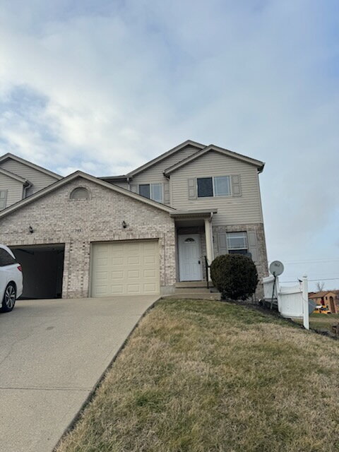 Building Photo - Charming 3 Bedroom Duplex