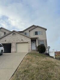 Building Photo - Charming 3 Bedroom Duplex