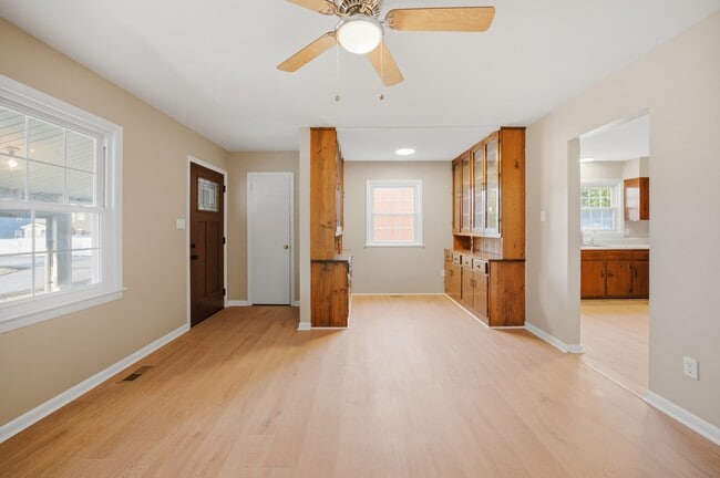 Building Photo - 1210 Pansy St