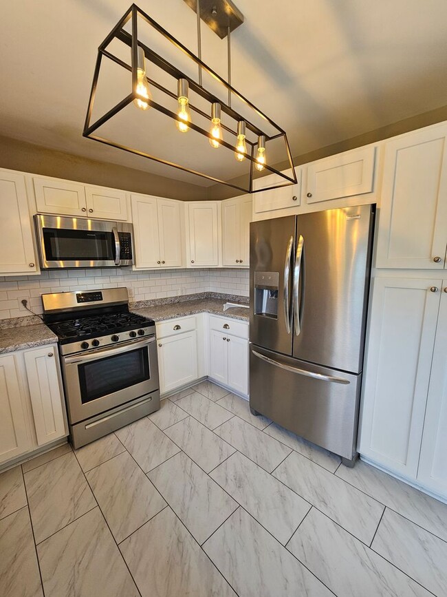 Building Photo - Updated 4Bed, 2.5 Bath in Jacksonville!