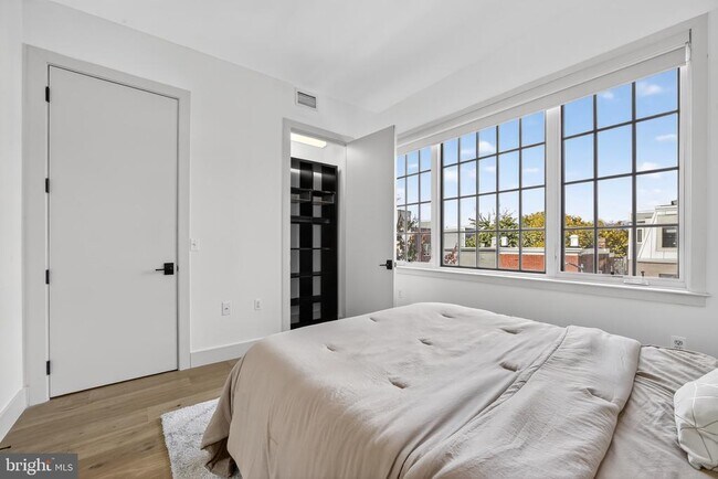 Building Photo - 774 Girard St NW