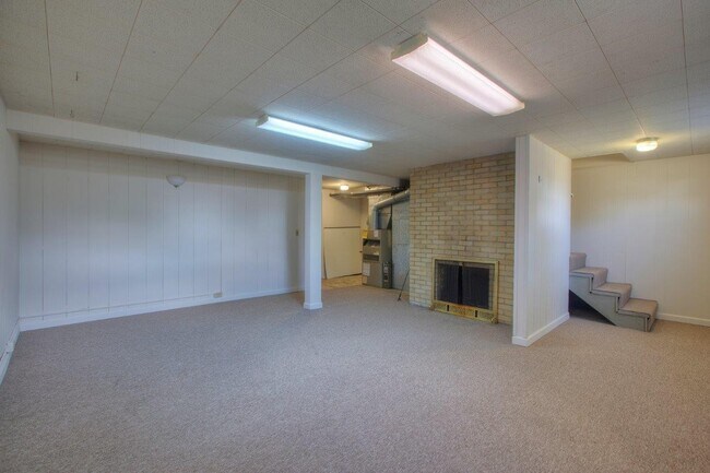 Building Photo - Convenient Location in Renton * Open House Sunday July 5th, 11:00am *