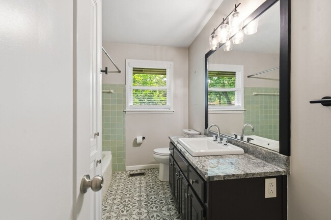 Building Photo - Midtown Tulsa | 3 Bed | 2 Bath | Recently Renovated