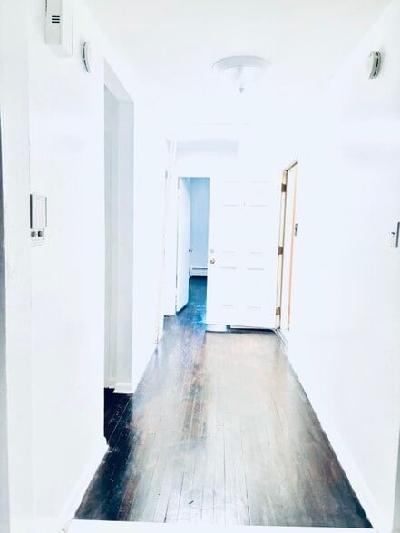 Building Photo - 3809 Review Pl