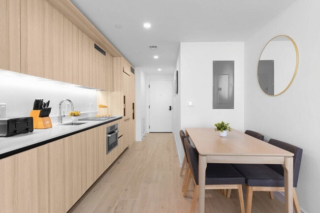 Building Photo - 225 N Miami Ave