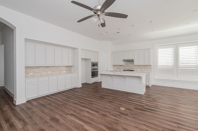 Building Photo - 720 Wycliffe Dr