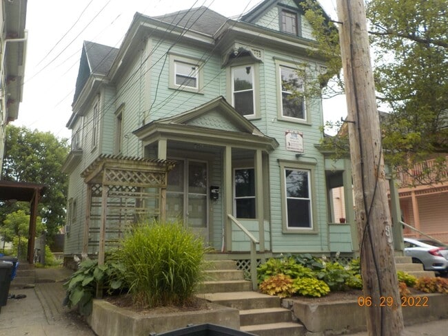 Building Photo - 118 Dell St