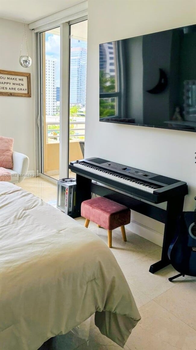 Building Photo - 848 Brickell Key Dr