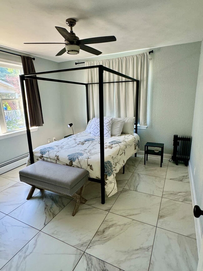 Building Photo - 14386 Calvert St