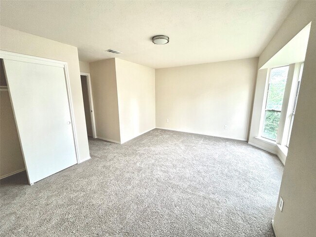 Building Photo - 16319 Chimneystone Dr