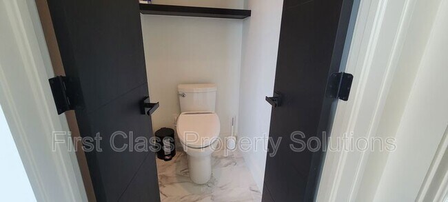 Building Photo - 5001 SW 128th Ct