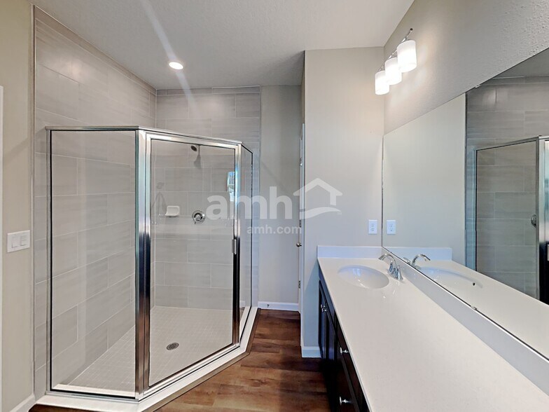 Building Photo - 233 Hemlock Pt