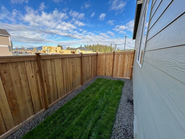 Building Photo - 294 E Viceroy Ave