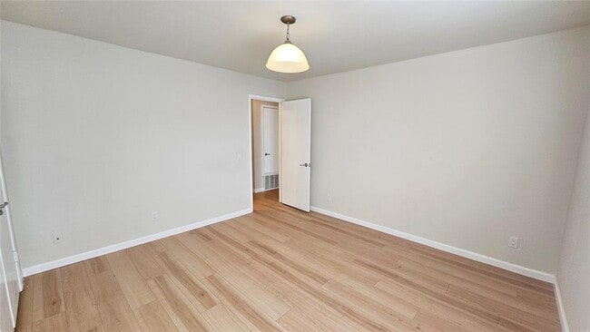 Building Photo - 11921 Shady Trail Ln