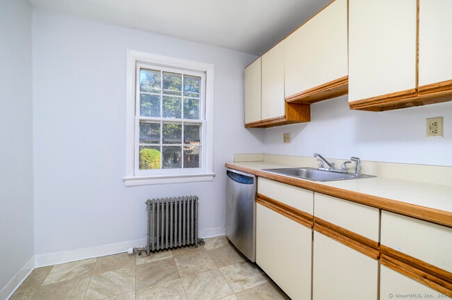 Building Photo - 29G Clarmore Dr