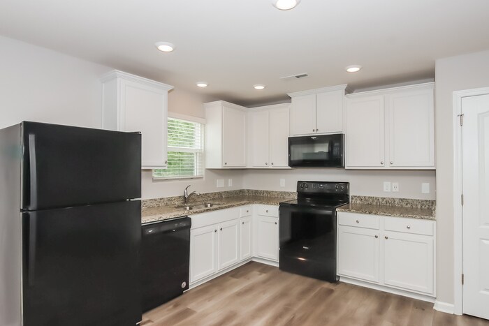 Building Photo - 4008 Everest Dr