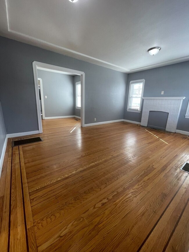 Building Photo - 2-Bedroom, 1-Bath with Converted Garage Sp...