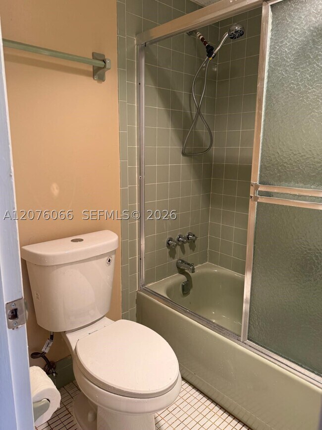 Building Photo - 7797 Golf Cir Dr