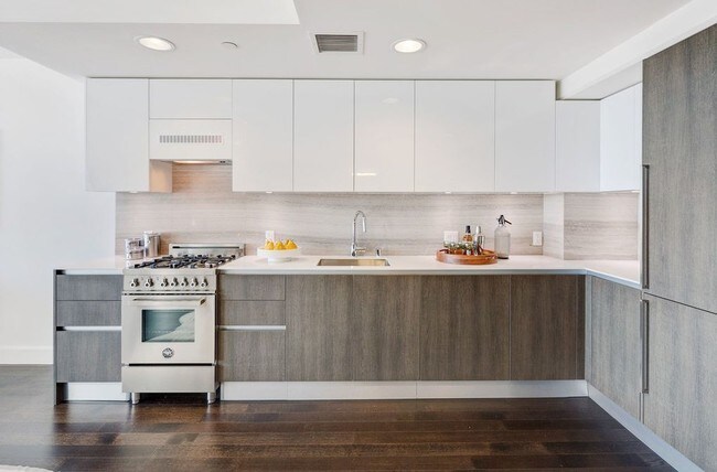 Building Photo - 8 Buchanan St