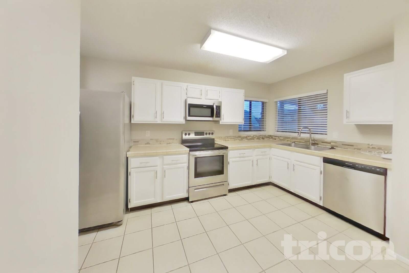 Building Photo - 419 E Springtree Way