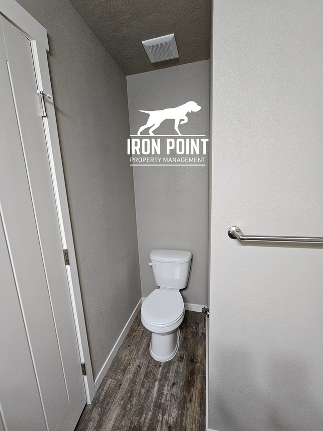 Building Photo - JE911