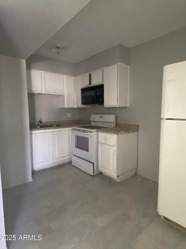 Building Photo - 2235 N 28th St