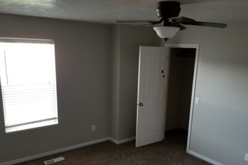 Building Photo - 583 Raven Way