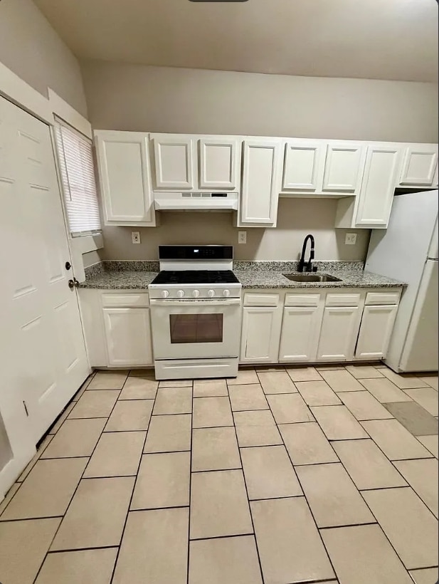Building Photo - 4 Bedroom with 3 Bathrooms