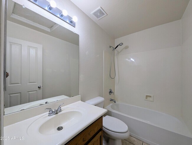 Building Photo - 13959 W Country Gables Dr