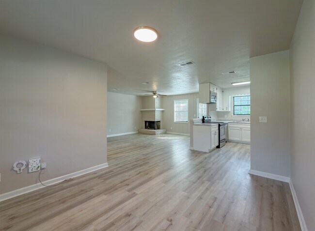 Building Photo - 3245 Whitney Dr W