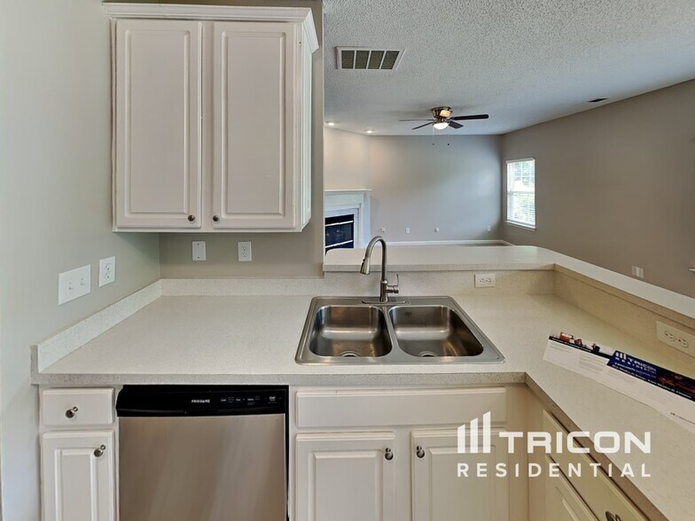 Building Photo - 10827 Azure Valley Pl